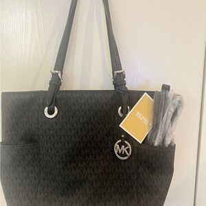 Michael Kors Jet Set
Top Zip Black Leather
Tote Handbag